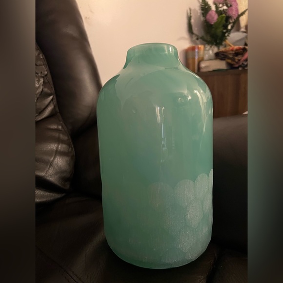 Large Honeycomb Vase - Picture 4 of 8